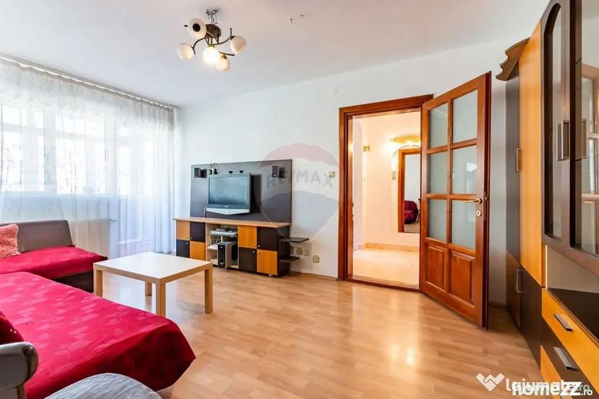 Apartament cu 3 camere decomandat în Obor