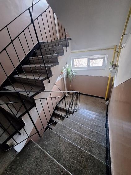 Apartament cu 3 camere semidecomandat în Tomis Nord
