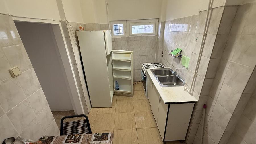 Apartament cu 3 camere decomandat în Universitate