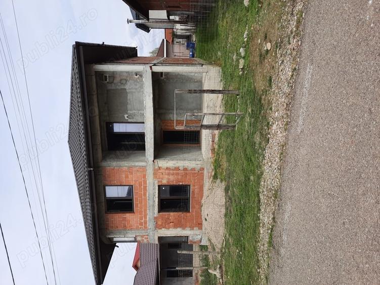 Casă cu 4 camere cu Teren 300 Mp în Căpățânești