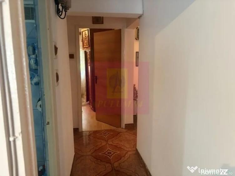Apartament cu 3 camere decomandat în Drumul Sării