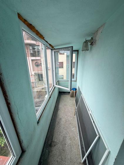 Apartament cu 3 camere semidecomandat în P-ța Victoriei