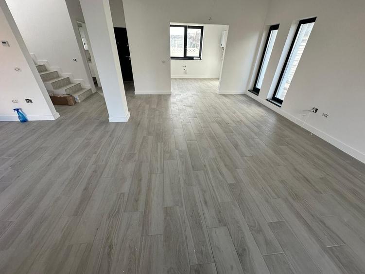 Casă individuală cu 4 camere cu Canalizare în Central