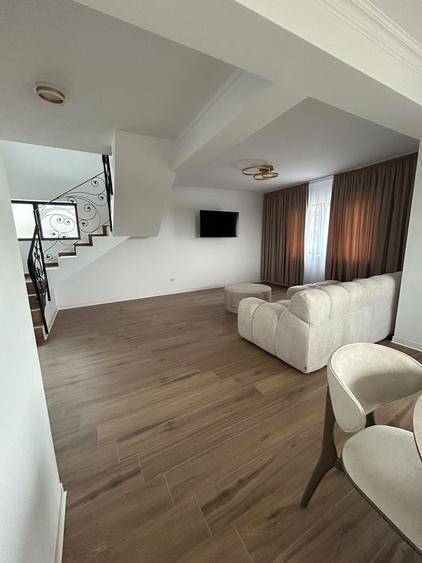 Casă cu 4 camere în Vernești