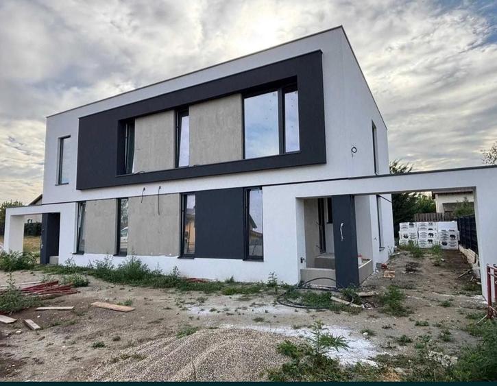 Duplex cu 4 camere cu Canalizare în Dumbrăvița