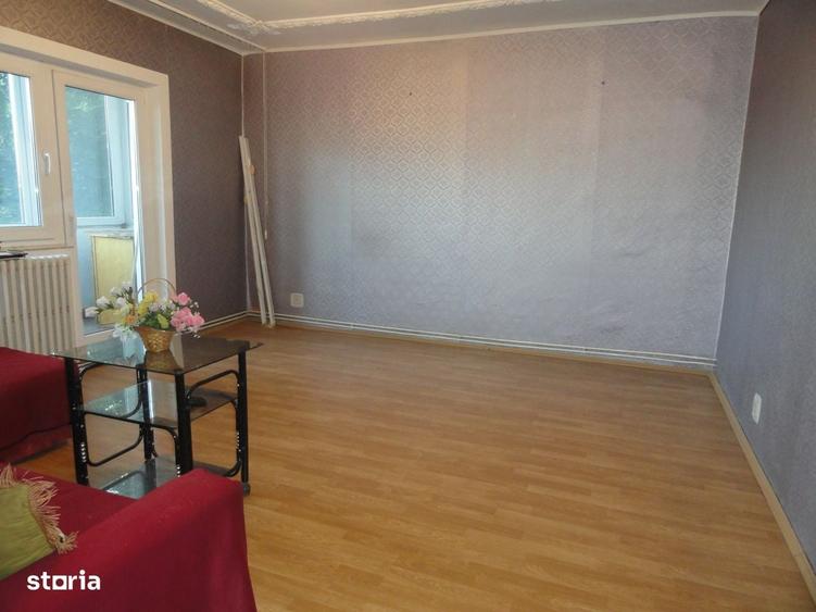 Apartament cu 4 camere decomandat în Micălaca