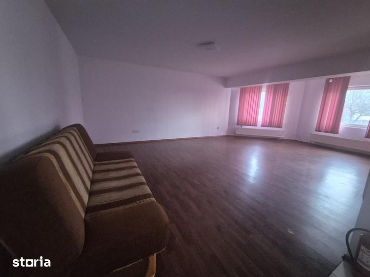 Casă cu 6 camere cu Teren 1000 Mp în Șcheia