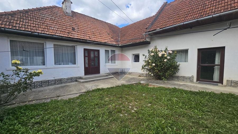 Casă individuală cu 4 camere cu Teren 4840 Mp în Sohodol