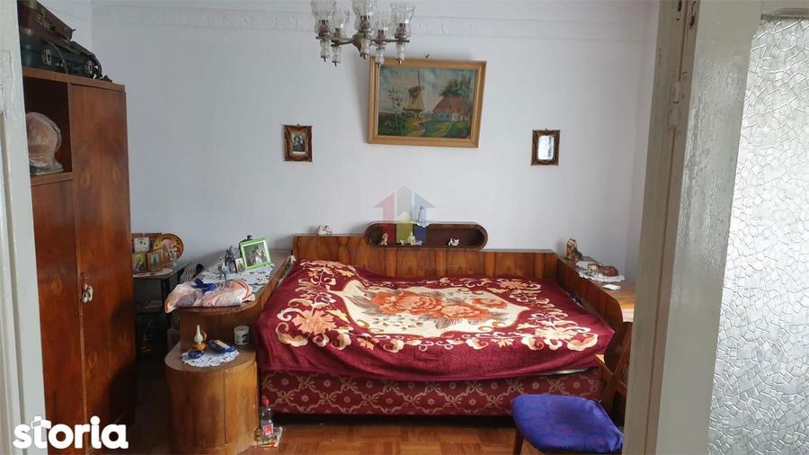 Casă cu 6 camere cu Teren 242 Mp în Central