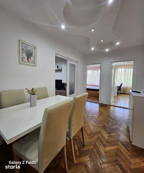 Apartament cu 3 camere decomandat în Central