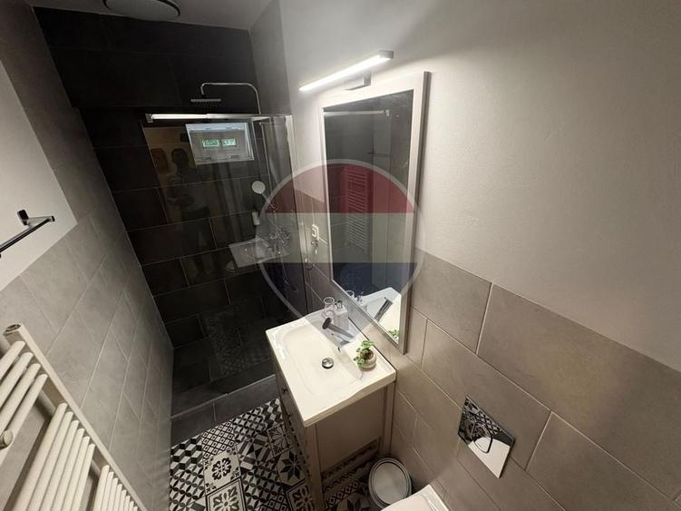 Apartament cu 2 camere decomandat, mobilat în Central