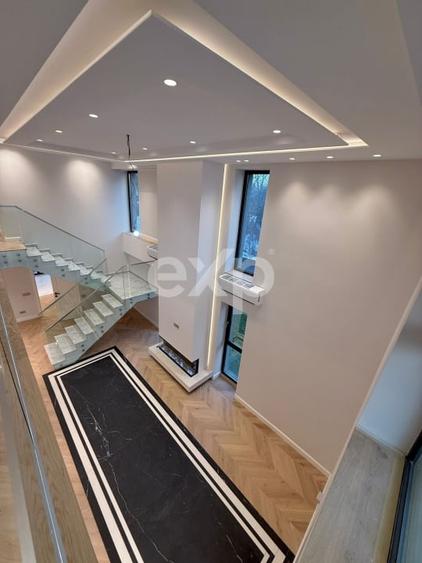Apartament cu 4 camere decomandat în Sisești