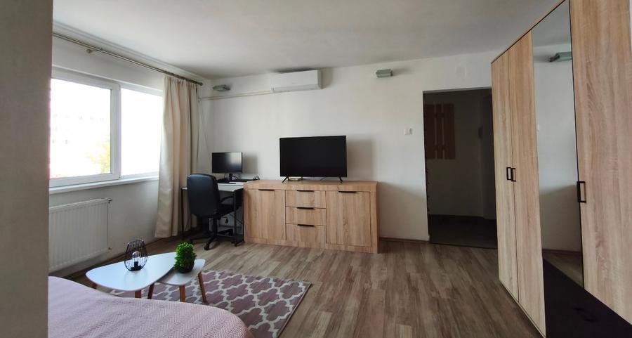 Apartament cu 2 camere semidecomandat, mobilat în Complex Studențesc