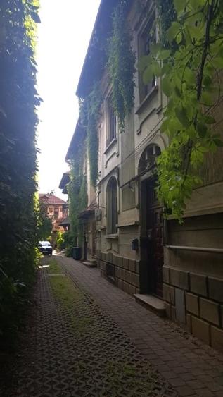 Apartament cu 4 camere decomandat în Armeneasca