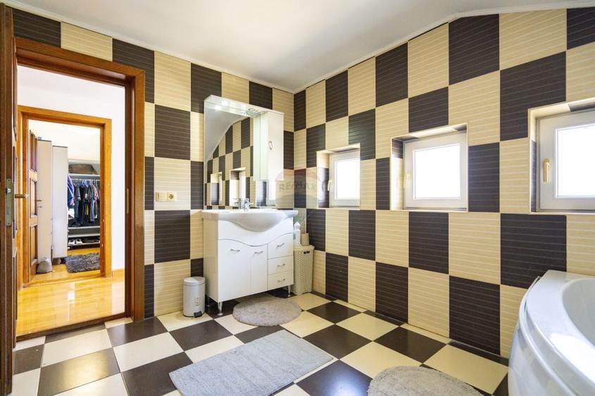 De vânzare casă cu 6 camere in Santandrei - 11