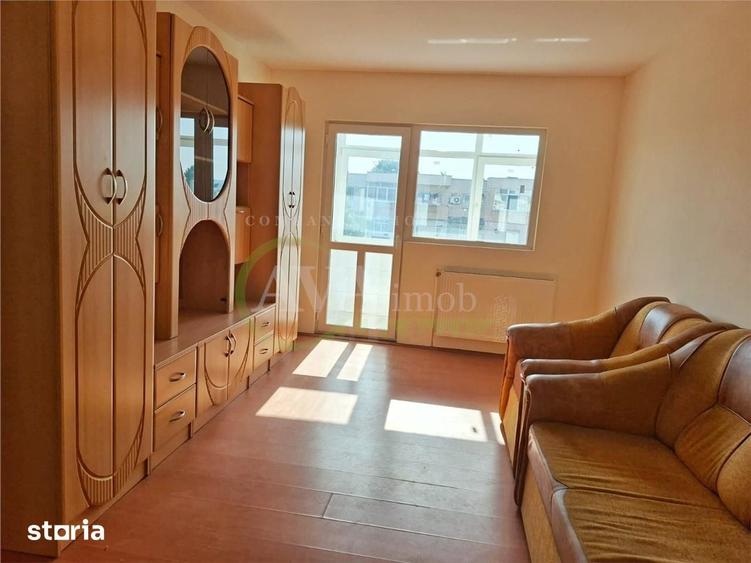 Apartament cu 3 camere decomandat în Republicii