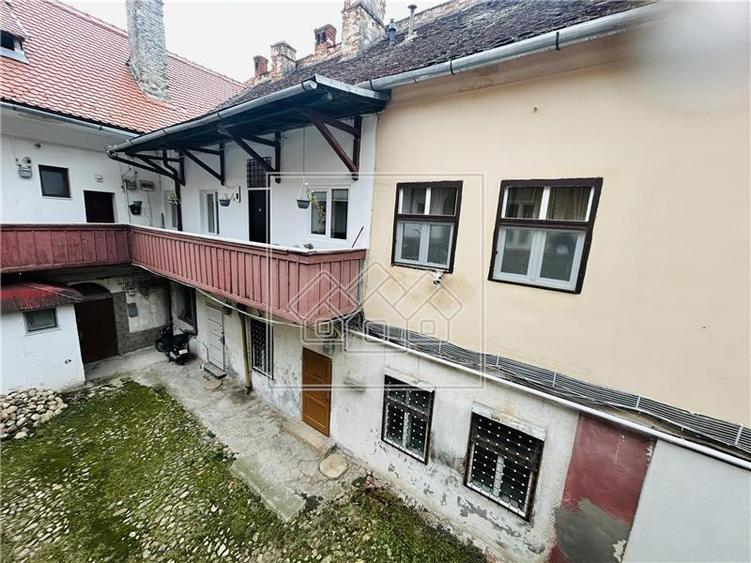 Apartament cu 2 camere nedecomandat în Ultracentral