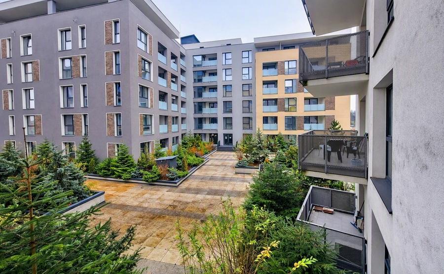 Apartament cu 2 camere semidecomandat, mobilat în Central