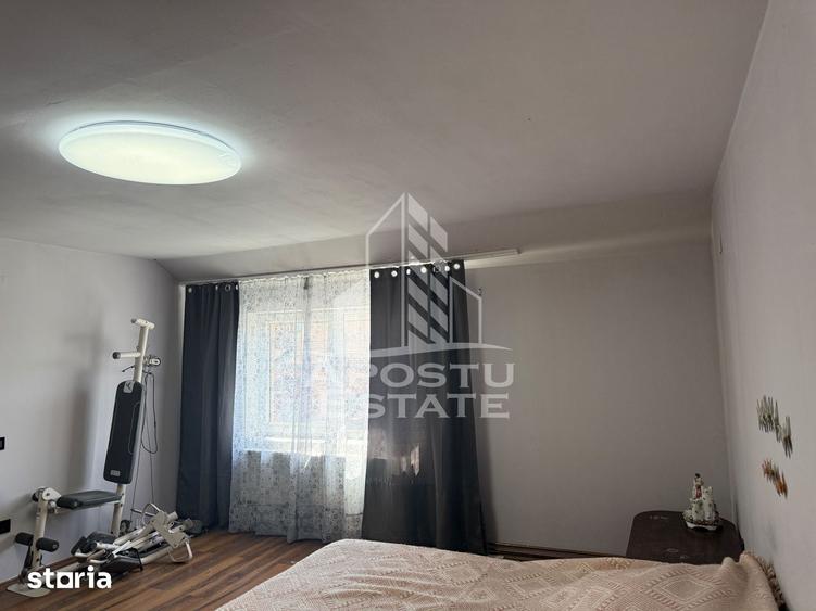 Casă cu 7 camere cu Teren 360 Mp în Buziașului