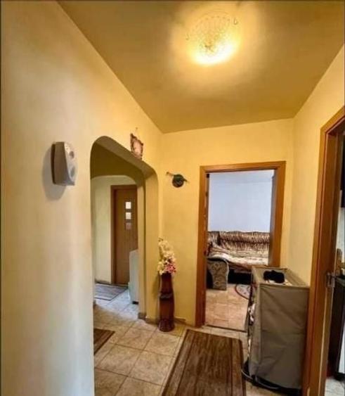 Apartament cu 3 camere decomandat în Inel I