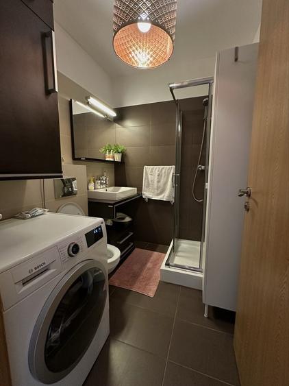 Apartament cu 3 camere decomandat în Europa