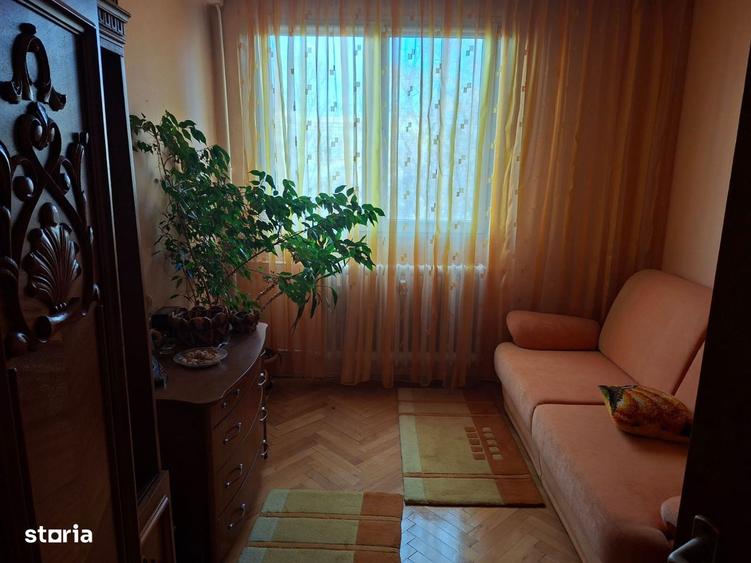 Apartament cu 3 camere decomandat, mobilat în Titan