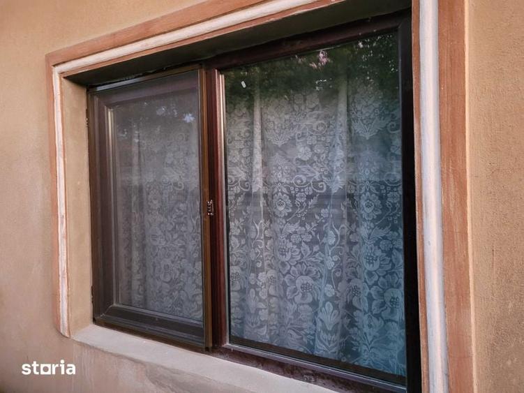 Casă cu 4 camere semidecomandat cu Teren 139 Mp în Vădăstrița