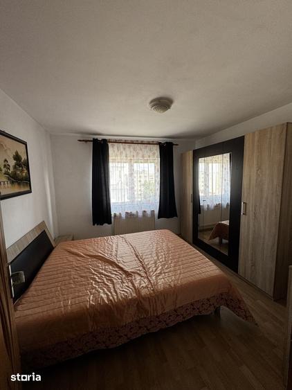 Apartament cu 3 camere decomandat în Tractorul