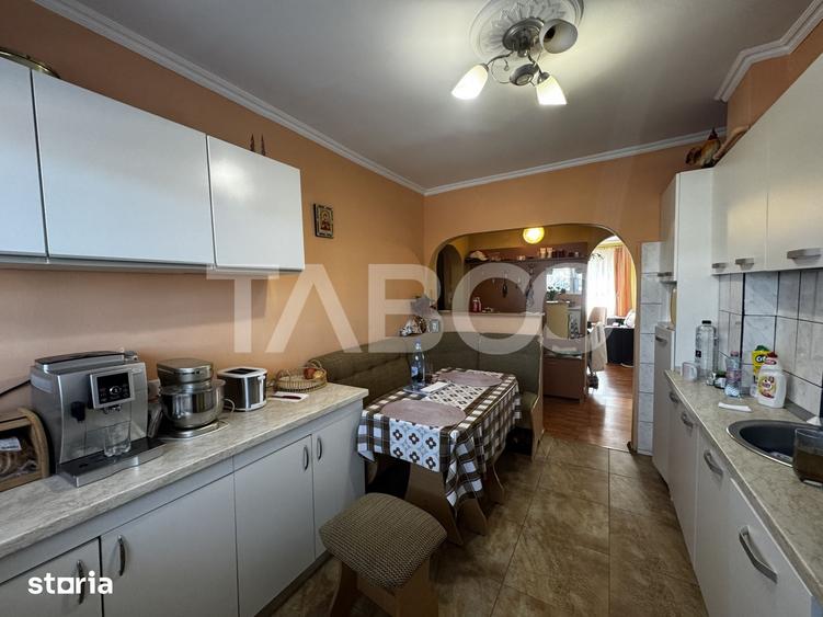 Apartament cu 4 camere decomandat în Central