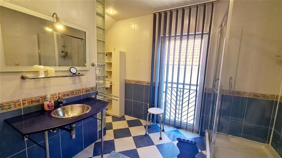 Casă individuală cu 4 camere cu Piscina în Fratelia