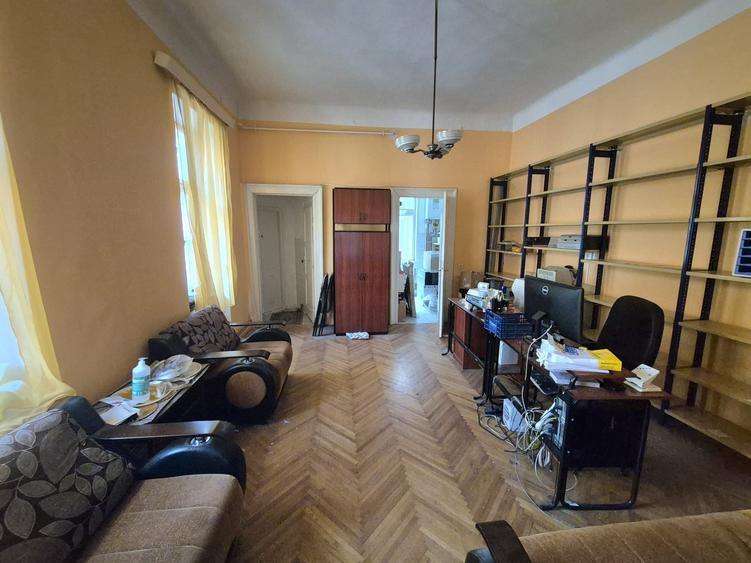 Apartament cu 2 camere nedecomandat în Central