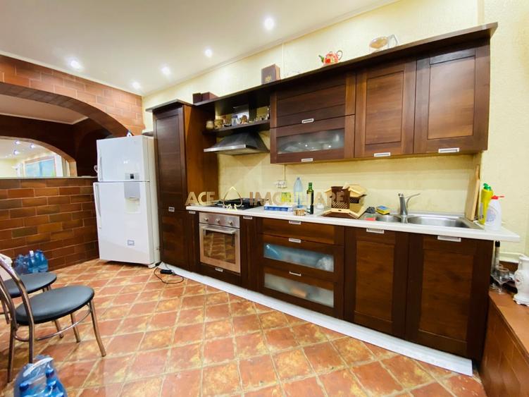 Casă individuală cu 14 camere cu Piscina în Bragadiru