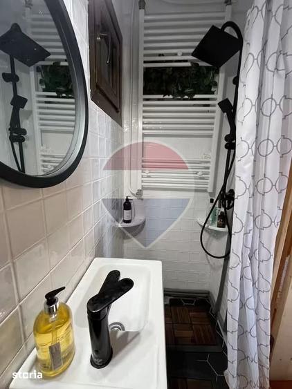 Casă cu 2 camere cu Teren 1500 Mp în Poieni