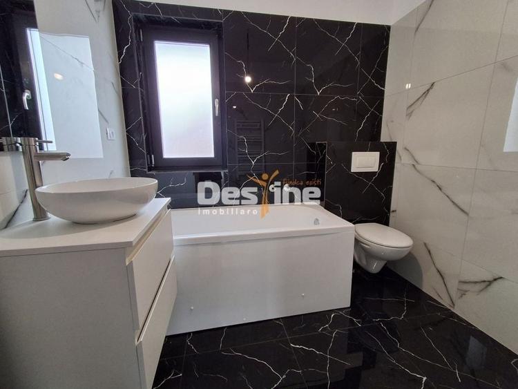 Duplex cu 4 camere cu Canalizare în Valea Adâncă