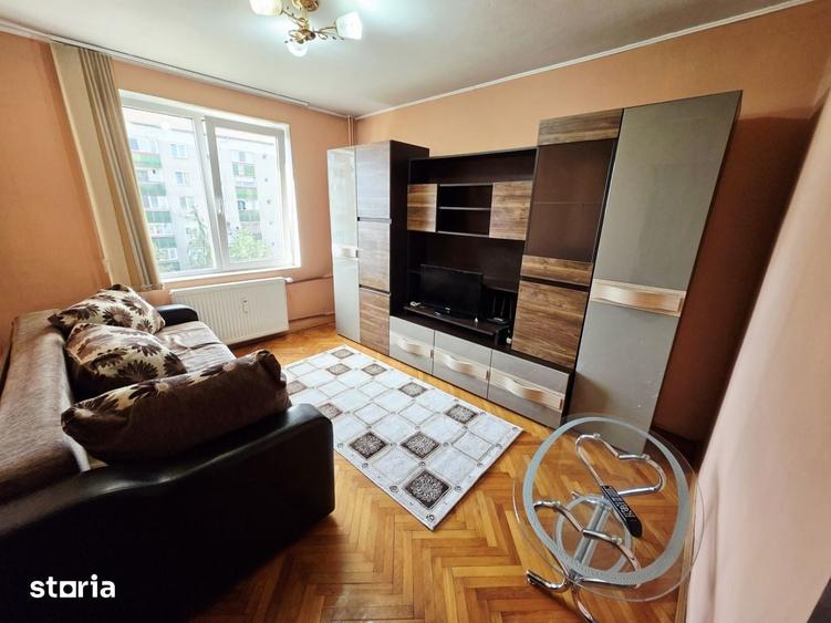 Apartament cu 3 camere semidecomandat în Rogerius
