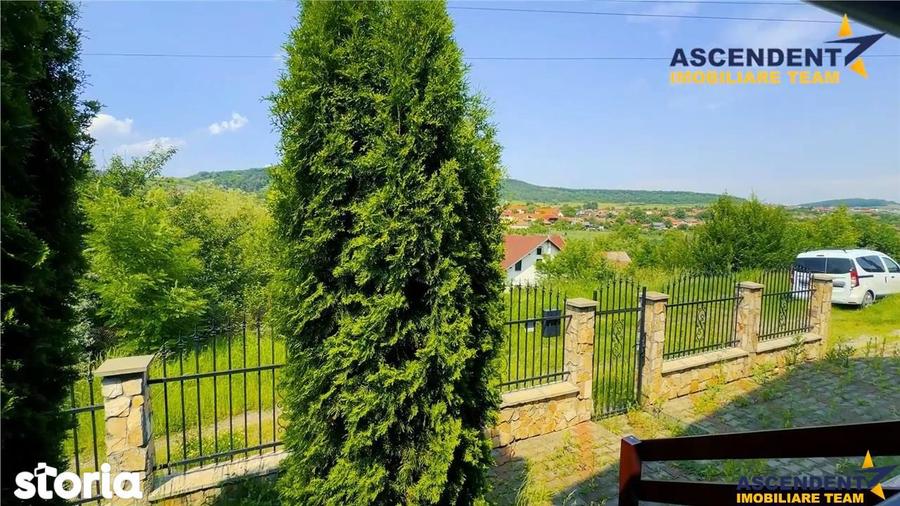 Casă cu 6 camere cu Teren 500 Mp în Corunca