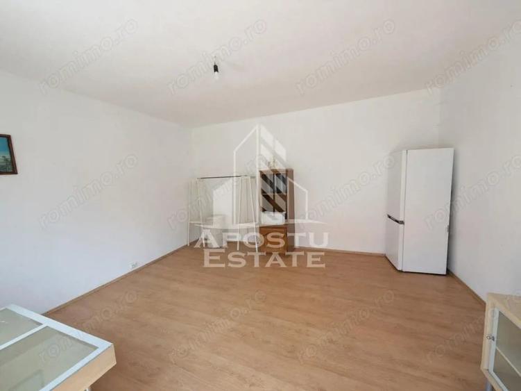 Casă cu 5 camere cu Teren 5755 Mp în Șandra