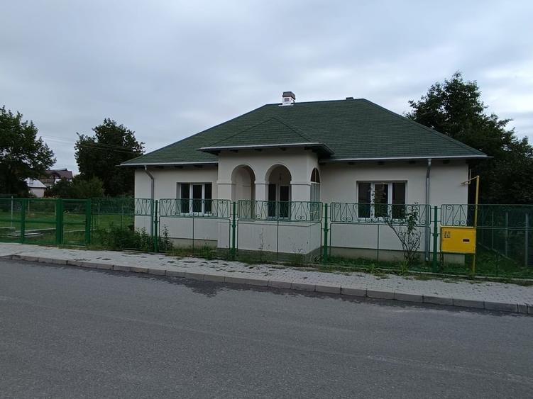 Casă individuală cu 3 camere cu Canalizare în Central