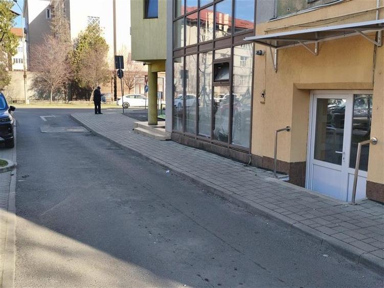 Spațiu comercial, de 25 mp, în Central