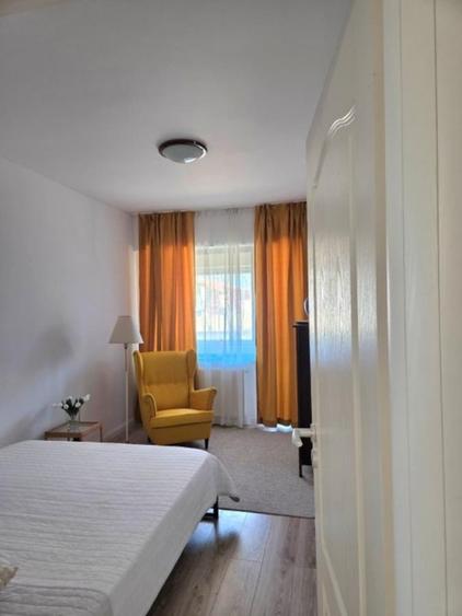 Apartament cu 3 camere semidecomandat, mobilat în Dămăroaia