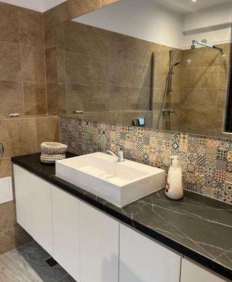 Apartament cu 2 camere semidecomandat, mobilat în Dorobanți