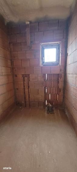 Casă cu 4 camere cu Teren 550 Mp în Lazuri