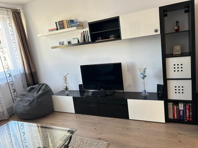 Apartament cu 2 camere decomandat în Central