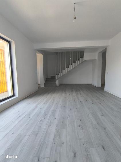 Casă cu 4 camere cu Teren 325 Mp în Valea Adâncă