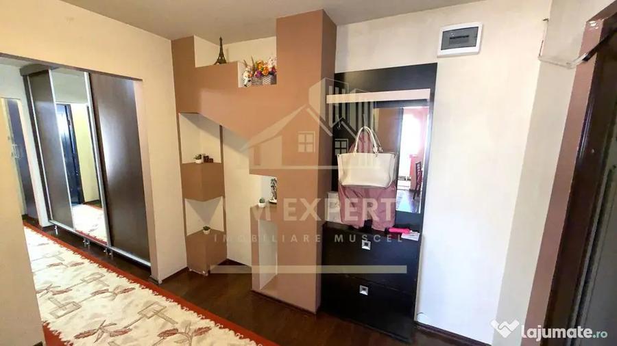 Apartament cu 3 camere decomandat în Sud