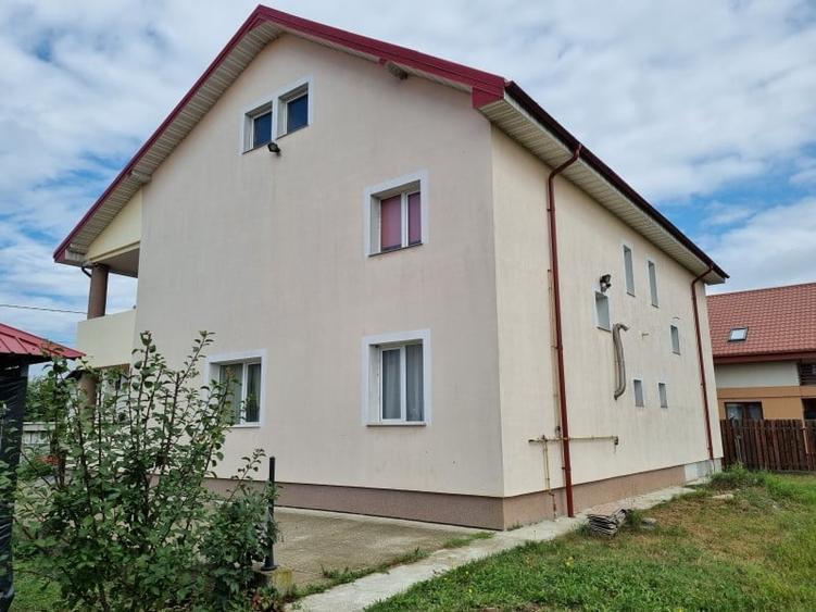 Duplex cu 5 camere cu Canalizare în Lilieci