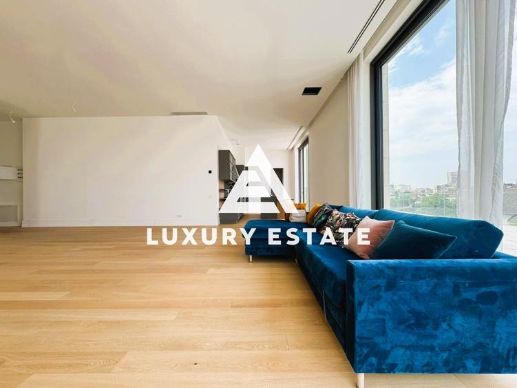 Penthouse cu 4 camere decomandat în Grădina Icoanei