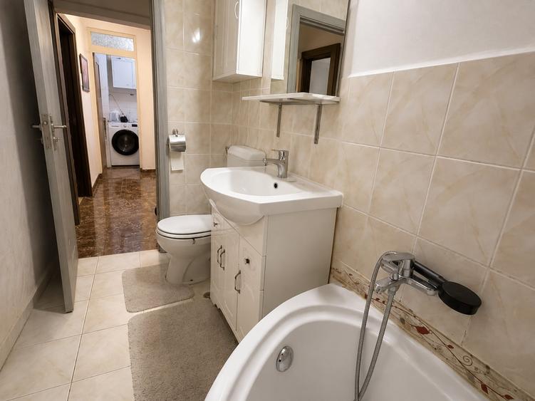 Apartament cu 3 camere decomandat, mobilat în Sebastian