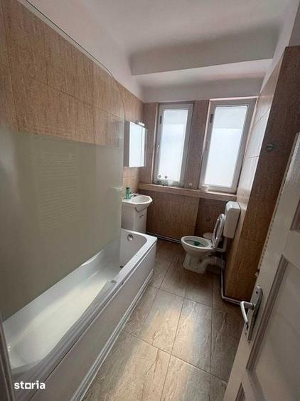 Apartament cu 3 camere semidecomandat în Romană