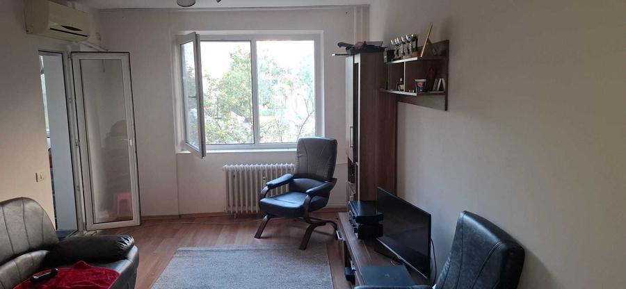 Apartament cu 3 camere decomandat în Dristor